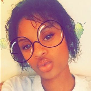 Meet your Posher, Janaja